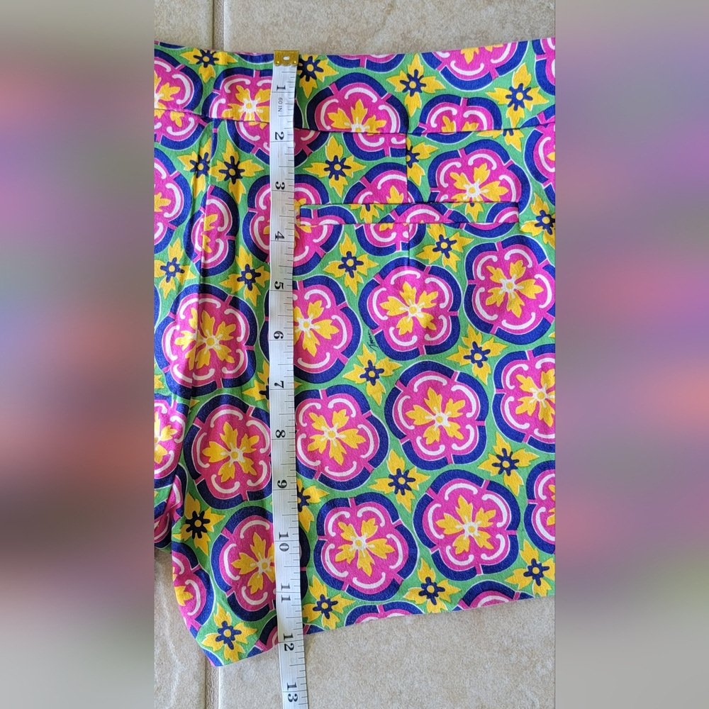 Trina Turk Vibrant Floral Women's Shorts Size 0 - Picture 8 of 9